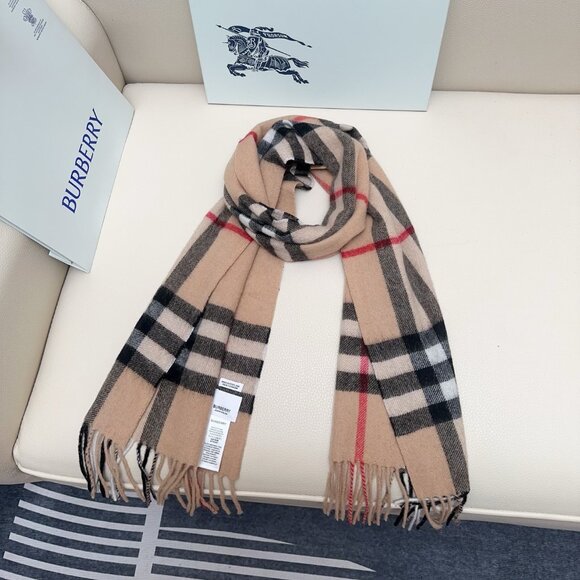 Burberry Classic Scarf - Picture 1 of 4